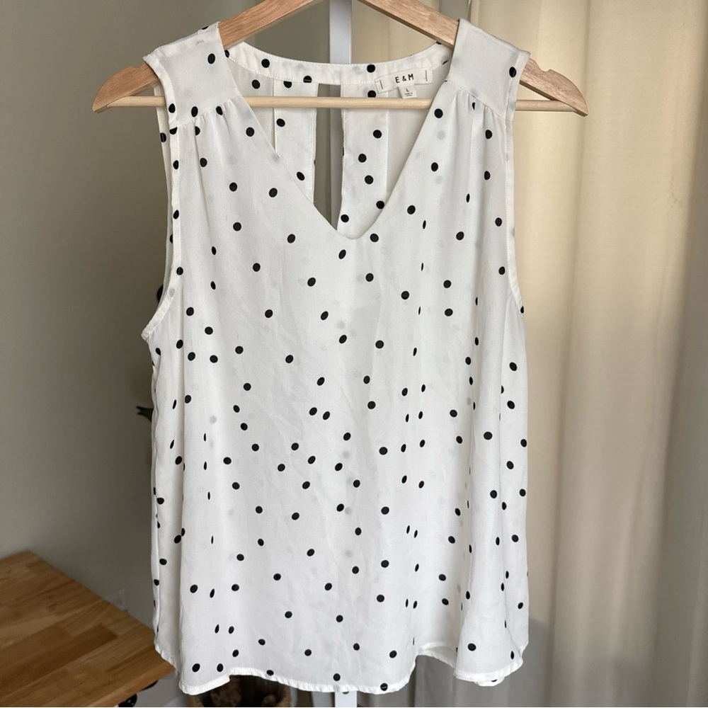 E & M Women’s White with Black Polka Dot Sleeveless Blouse V Neck Size L - Picture 2 of 8